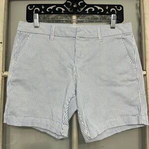 Market & Spruce size 6 shorts !
